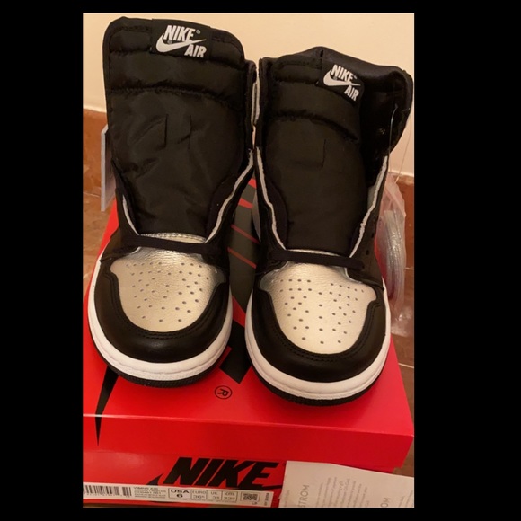 Air Jordan 1 Silver Toe - Picture 5 of 5